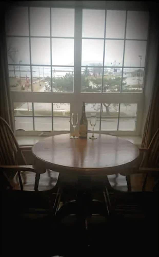 Standard Room, 2 Queen Beds, Lake View