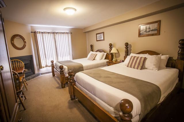 Standard Room, 2 Queen Beds, Lake View