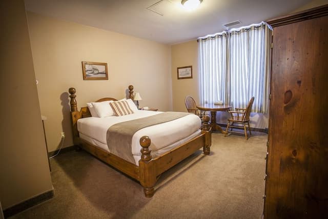 Standard Room, 1 Queen Bed