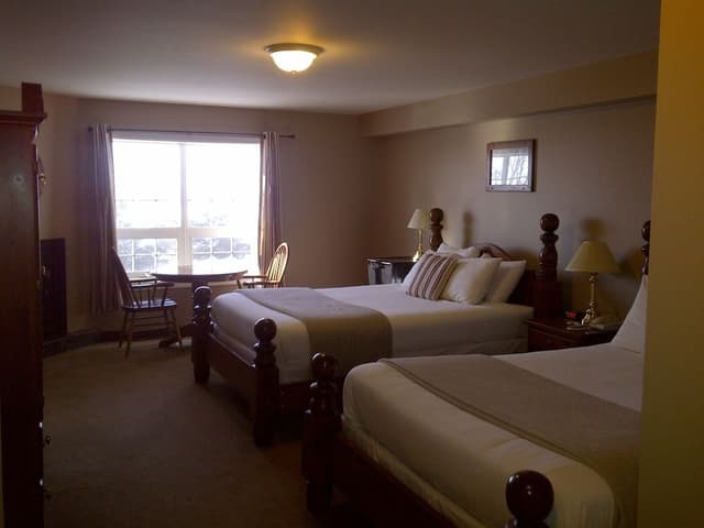Standard Room, 2 Queen Beds, Lake View