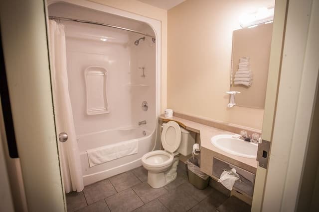 Standard Room, 2 Queen Beds, Lake View