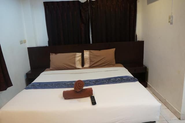 Deluxe - King Bed