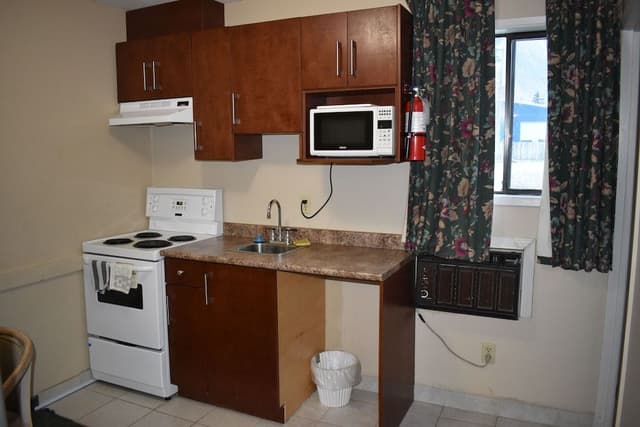 Standard Room, 1 Queen Bed, Kitchenette