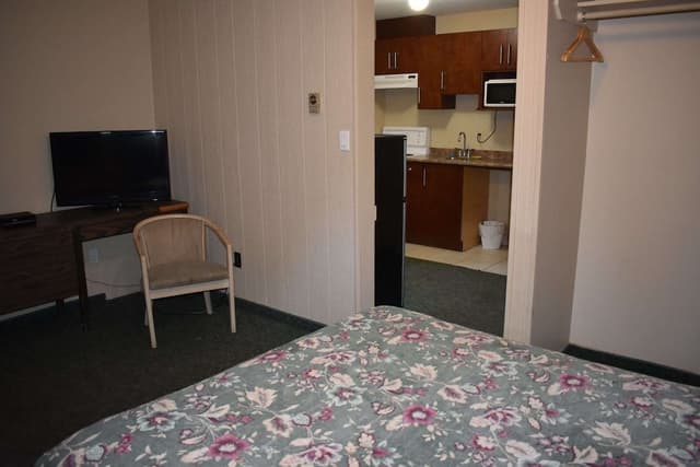 Standard Room, 1 Queen Bed, Kitchenette