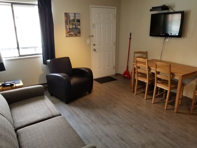 2 King 2 Bedroom Suite with Kitchen