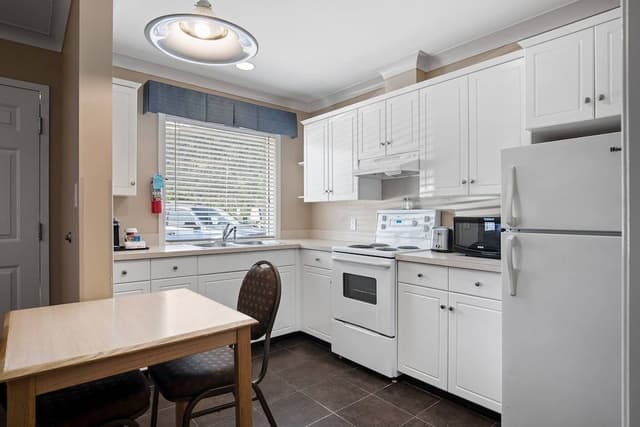 Deluxe Room, 1 King Bed with Sofa bed, Kitchenette (Kitchenette Residence)