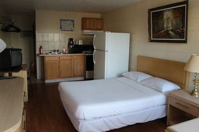 Standard Room, 1 Queen Bed