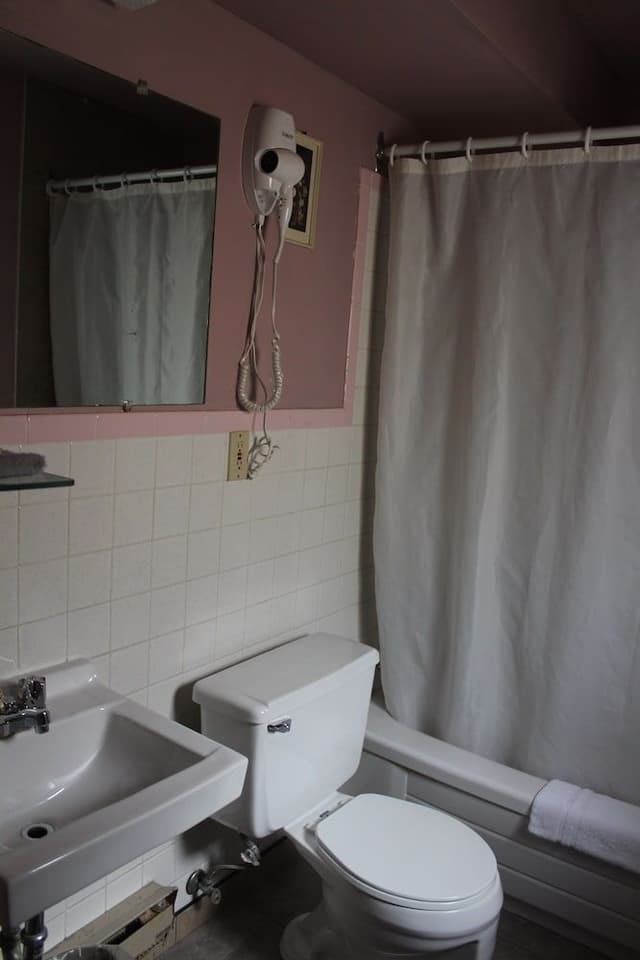 Standard Room, 1 Queen Bed