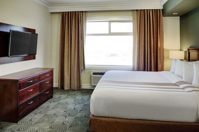 Junior Suite, 1 King Bed with Sofa bed