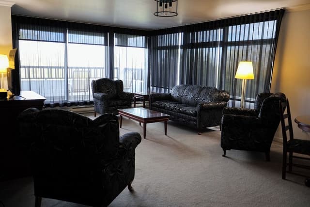 Suite 1 Lit king executive