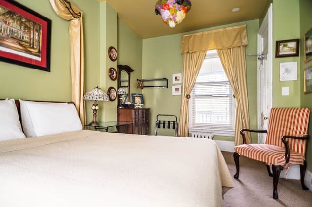 Room (18)