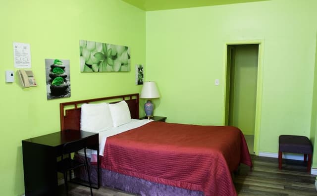 Economy Half Basement Queen Room