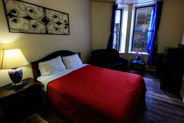 Standard Room, 1 Queen Bed, Private Bathroom