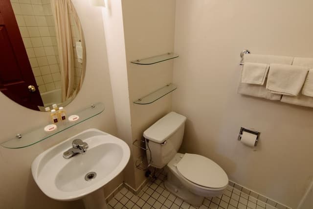 Twin bed with Shared Bathroom