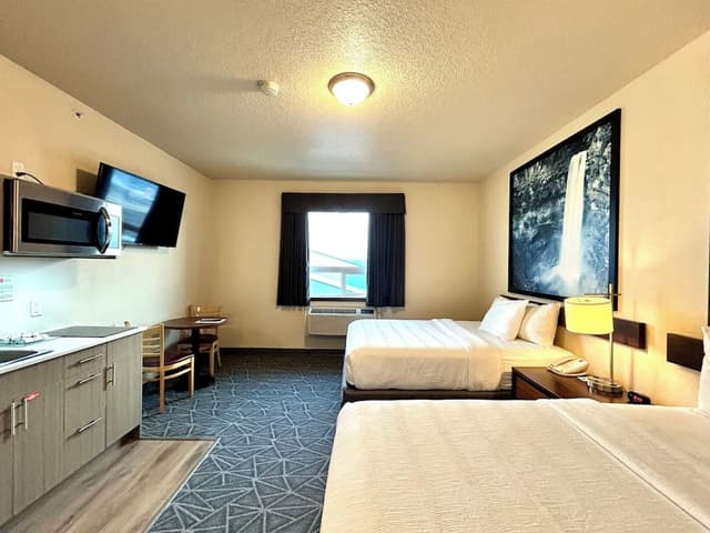 Deluxe Room, 2 Queen Beds, Kitchen