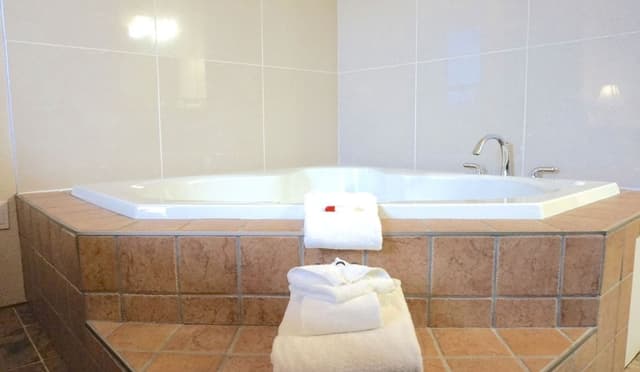 Deluxe Room, 1 King Bed, Jetted Tub