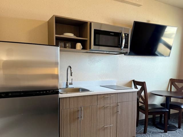 Deluxe Single Room, 1 Queen Bed, Kitchen