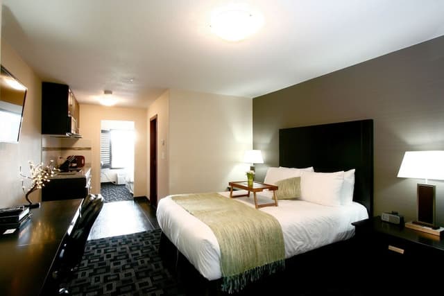 Executive Double Suite with Kitchenette