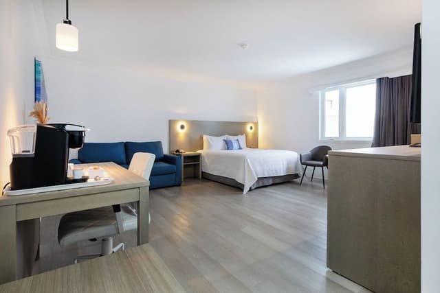 Suite, 1 Queen Bed with Sofa bed, Sea View