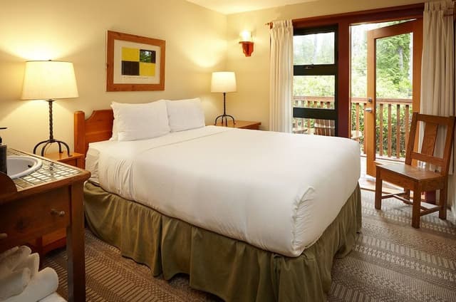 Traditional Room, 1 Queen Bed, Ground Floor