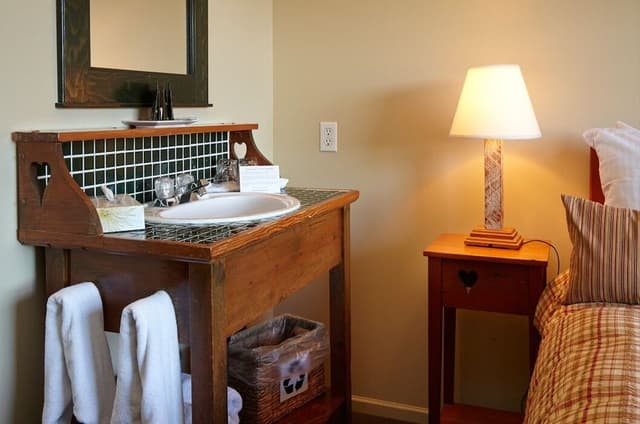 Traditional Room, 1 Queen Bed, Ground Floor