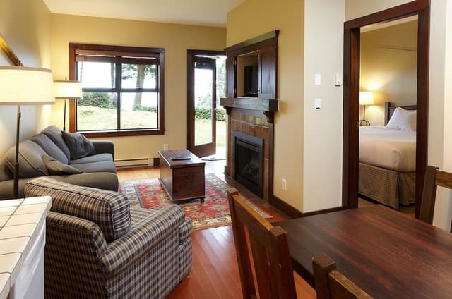 Deluxe Suite, 1 King Bed with Sofa bed, Ocean View, Beachside