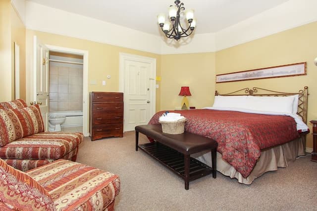 Standard Room, 1 King Bed