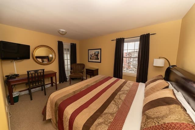 Standard Room, 1 King Bed