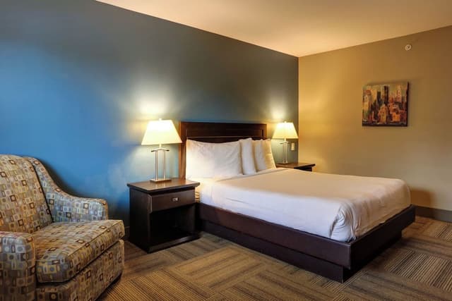 Standard Room, 1 Queen Bed