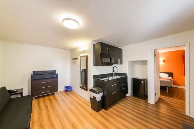 Deluxe Suite, 2 Queen Beds, Non Smoking, Kitchenette