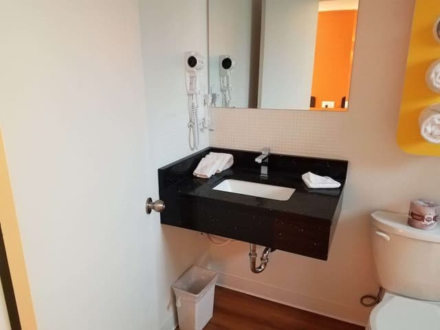 Deluxe Room, 1 Queen Bed, Non Smoking, Kitchenette
