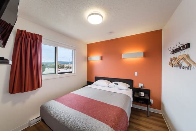 Deluxe Suite, 2 Queen Beds, Non Smoking, Kitchenette