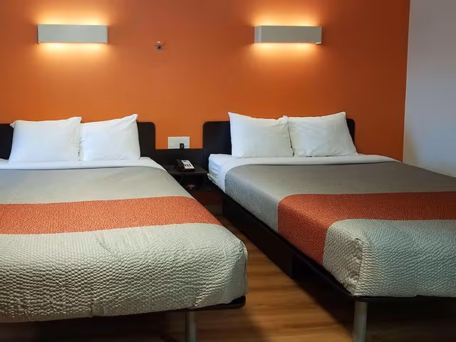 Deluxe Suite, 2 Queen Beds, Non Smoking, Kitchenette