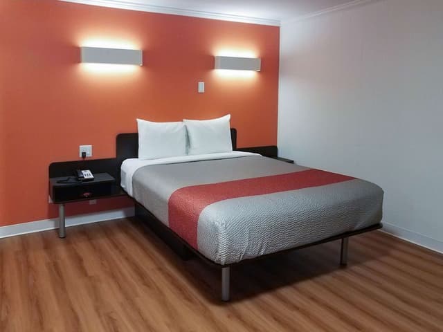 Deluxe Suite, 1 Queen Bed, Non Smoking, Kitchenette