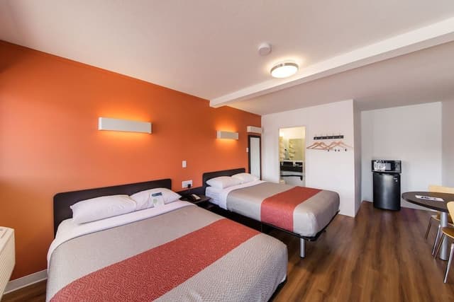 Deluxe Suite, 2 Queen Beds, Non Smoking, Kitchenette