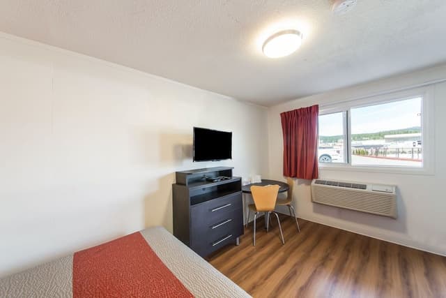 Deluxe Room, 1 Queen Bed, Non Smoking, Kitchenette