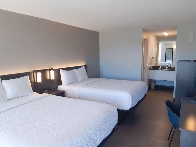Deluxe Room, 2 Queen Beds, Non Smoking, Refrigerator & Microwave