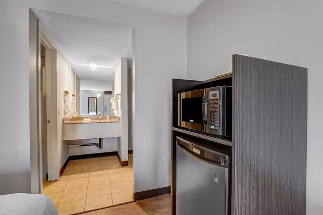 Deluxe Room, 2 Queen Beds, Non Smoking, Refrigerator & Microwave