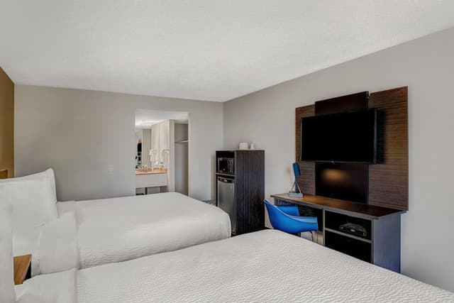 Deluxe Room, 2 Queen Beds, Non Smoking, Refrigerator & Microwave