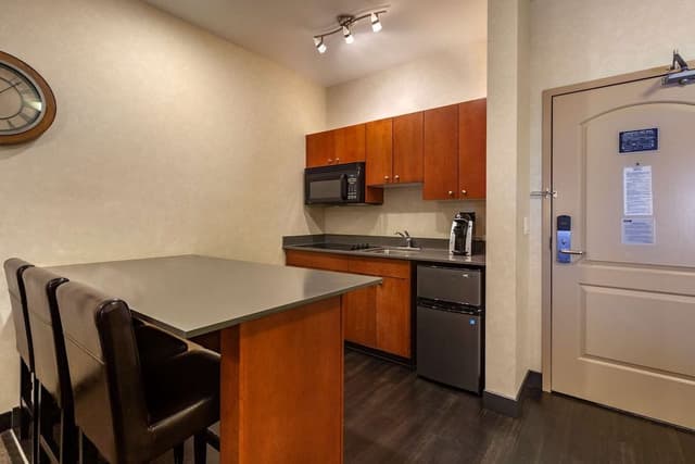 Suite, 2 Queen Beds, Non Smoking, Kitchenette