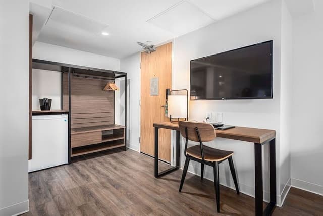 Superior Room, 1 Queen Bed, Private Bathroom