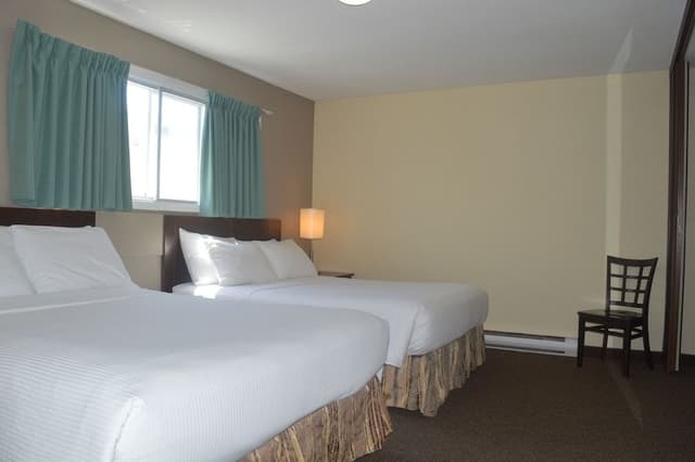 Premium 3 Queen Bed Family Suite