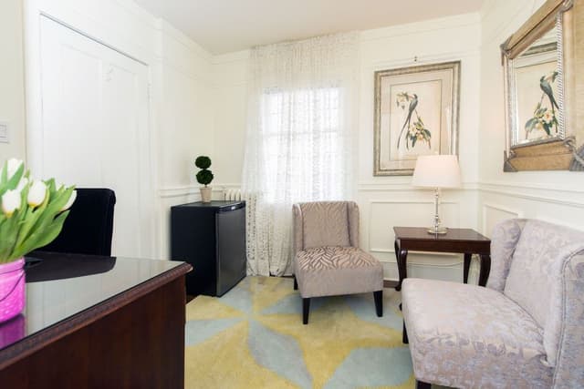 Suite, 1 King Bed (Craigdarroch)