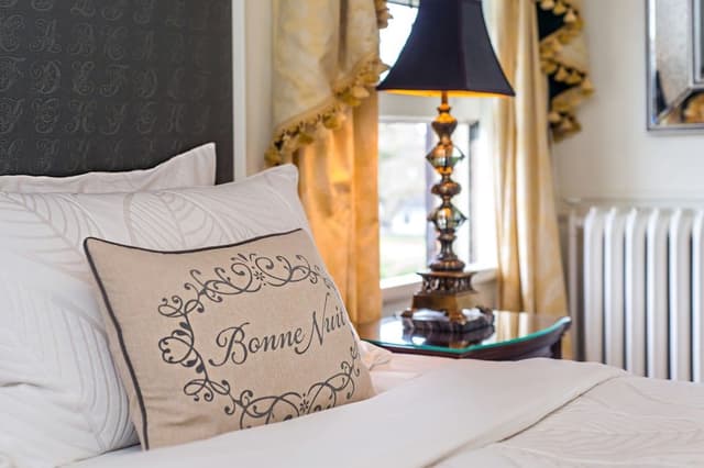 Suite, 1 King Bed (Craigdarroch)