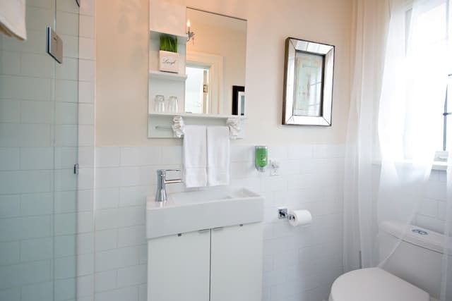 Suite, 1 King Bed (Craigdarroch)