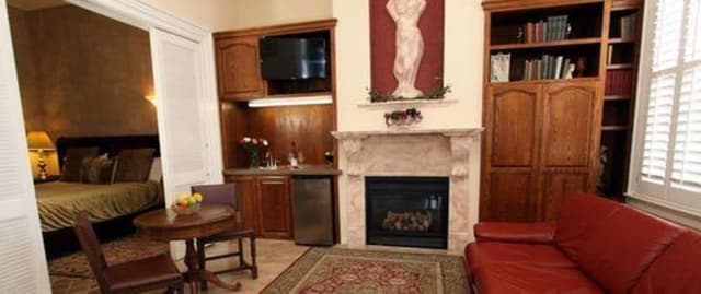 Suite, 1 King Bed with Sofa bed, Jetted Tub (Roman Suite: Two Rooms)