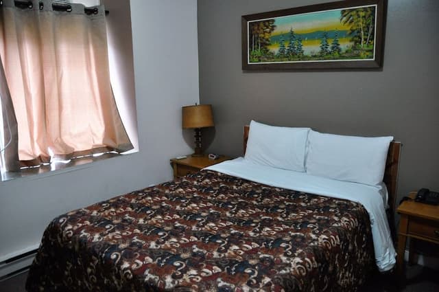 Standard Room, 1 Queen Bed