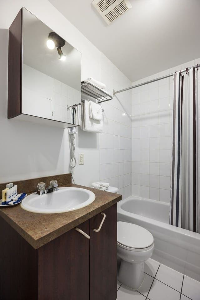 Studio, 2 Queen Beds, Private Bathroom