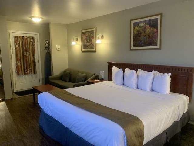 Superior Suite, 1 King Bed (Whirlpool Bath)