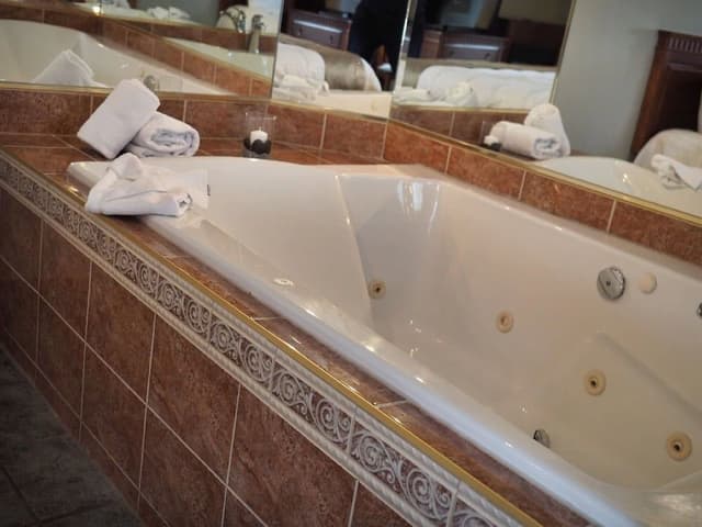 Superior Suite, 1 King Bed (Whirlpool Bath)